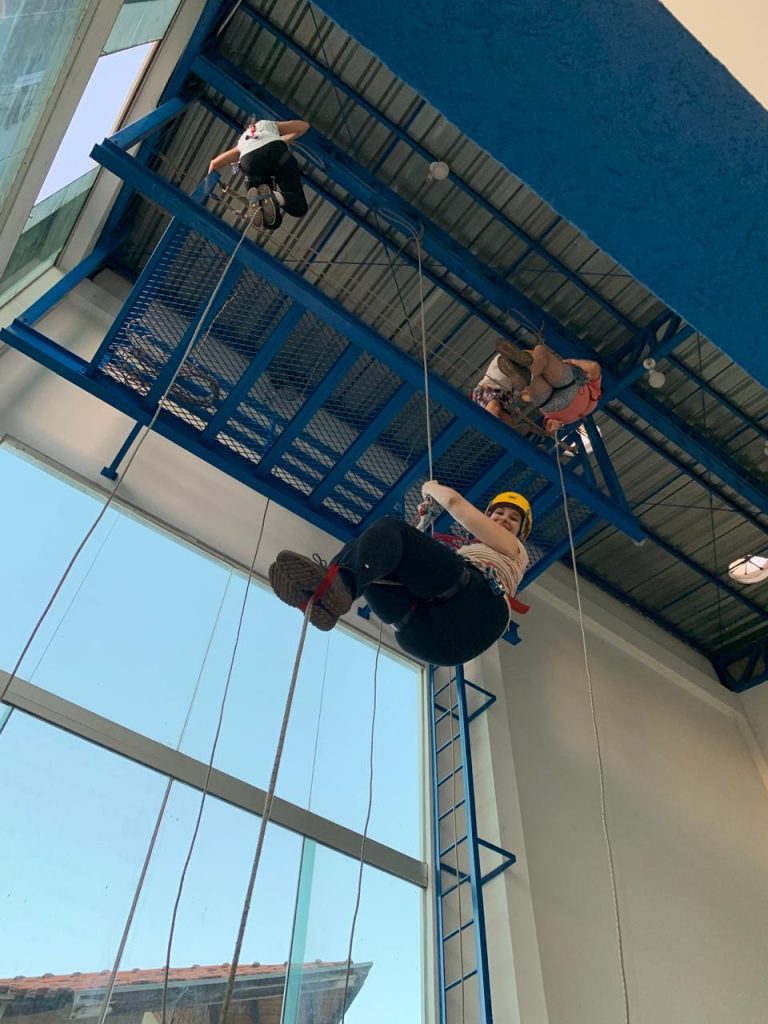 Descida no treinamento de rapel