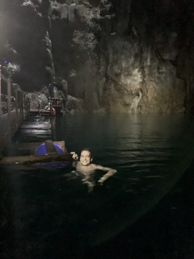 Nadando no lago gelado do Abismo