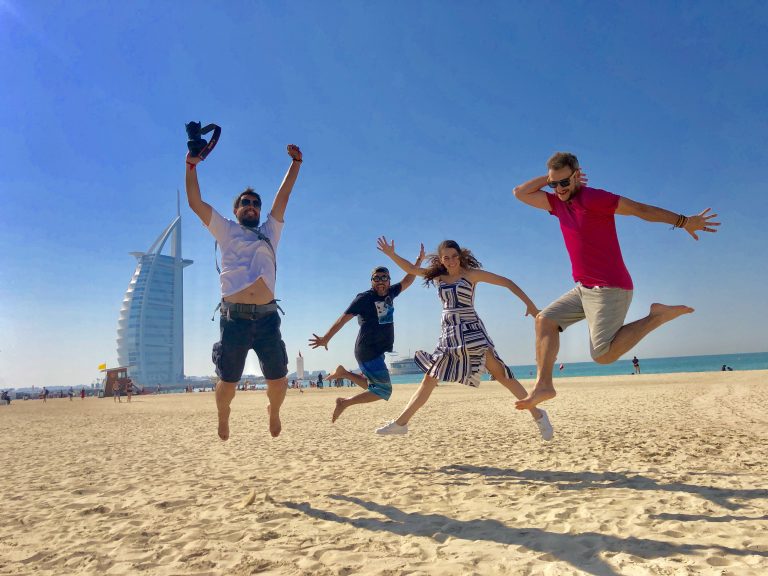 Hotel Burj Al Arab ao fundo, na praia