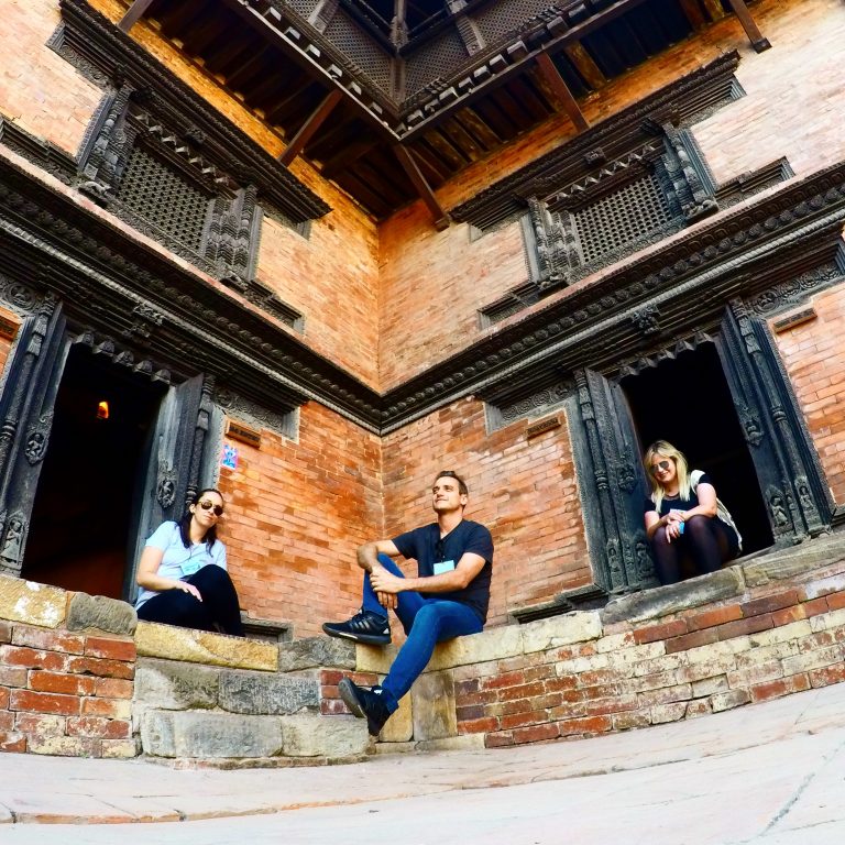 No pátio de um dos palácios da Patan Durbar Square