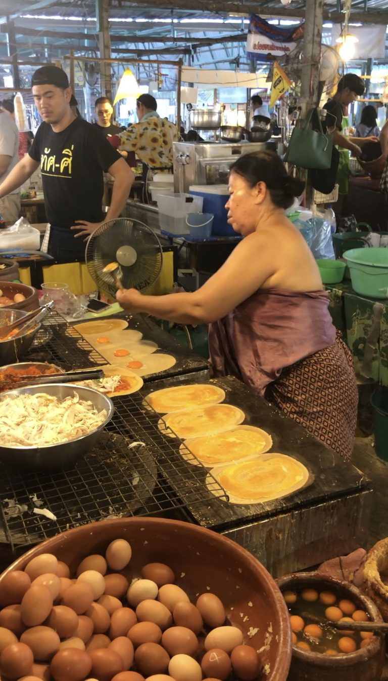 Mercado flutuante Khlom Lat Mayom, em Bangkok