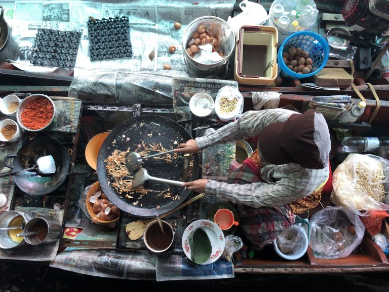 Mercado flutuante Khlom Lat Mayom, em Bangkok