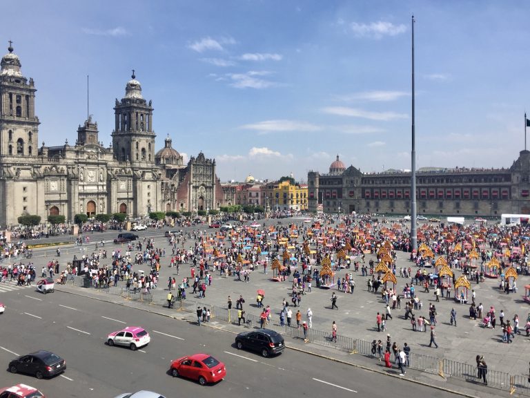 El Zócalo: a Praça da Constituição e a Catedral Metropolitana, na Cidade do México