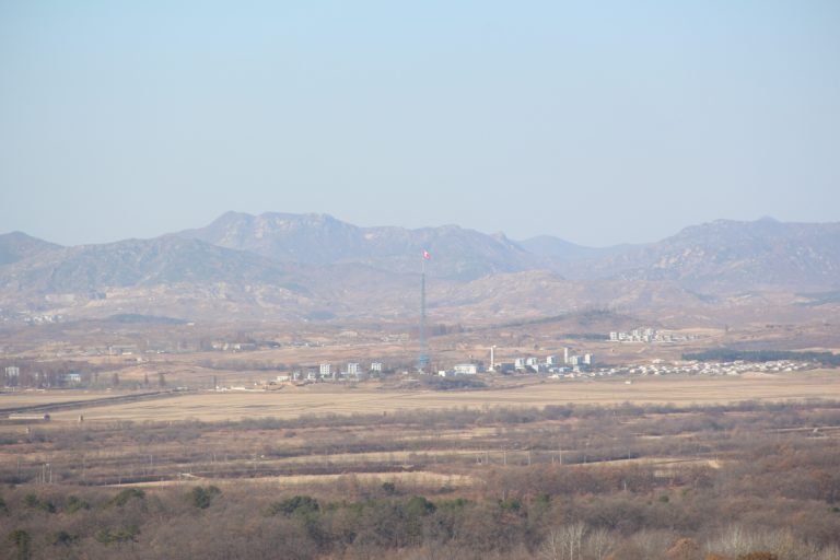 Coreia do Norte vista da DMZ