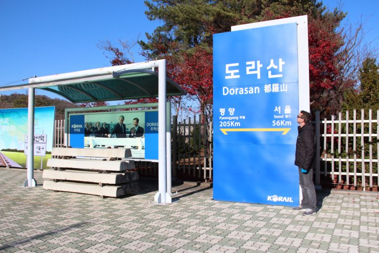 Estação de Dorasan - na Zona Desmilitarizada entre as Coreias