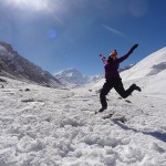 Bilu pulando no gelo no Everest