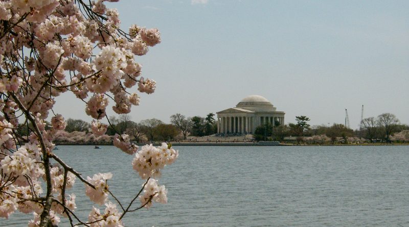 Memorial ao Thomas Jefferson, em Washington D.C., à beira do Tidal Basin