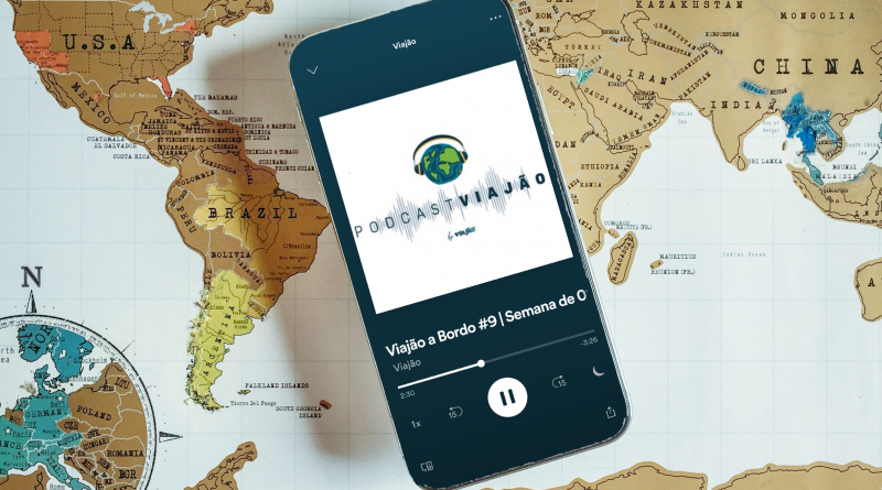 Celular sobre mapa.