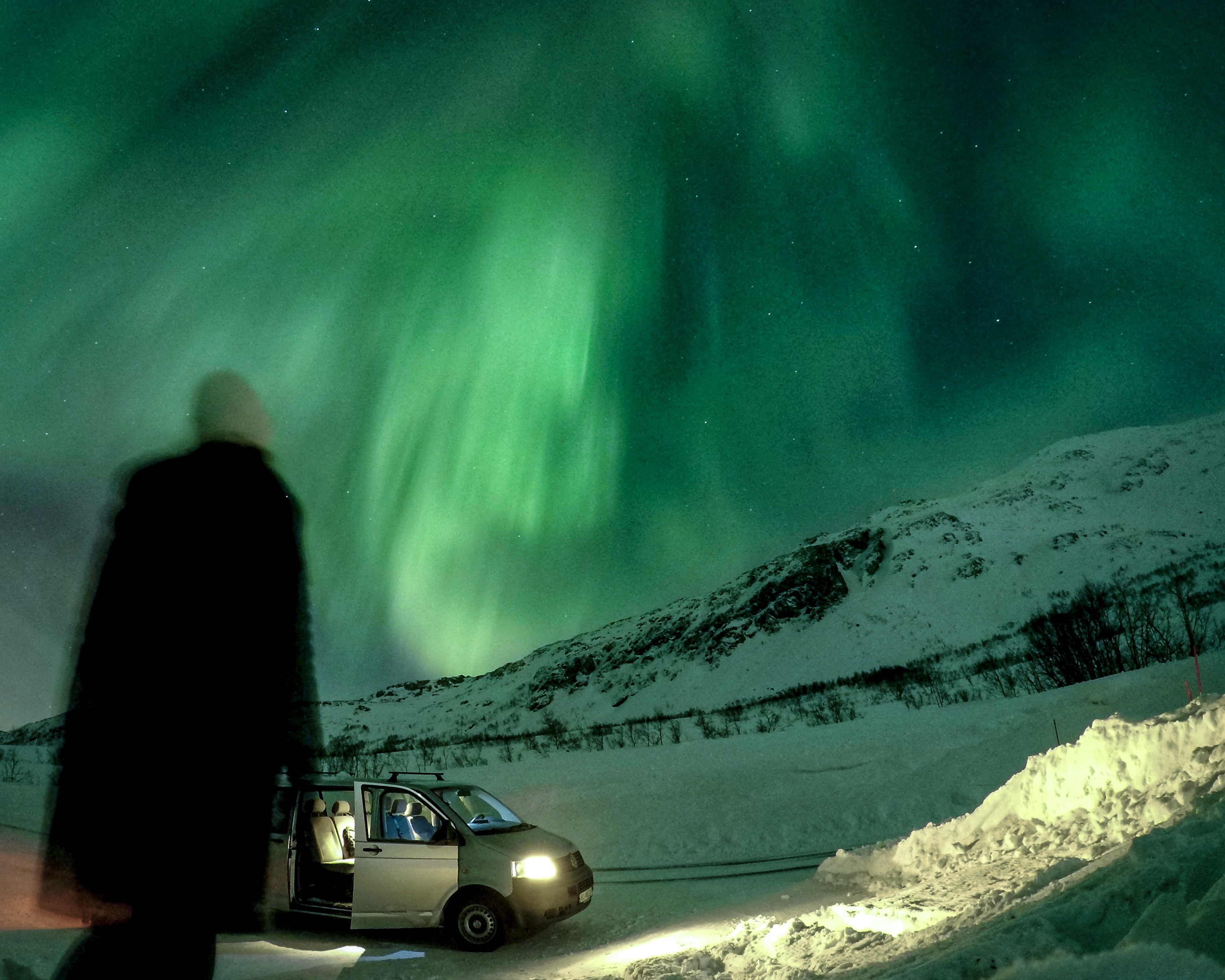 Luzes do norte durante caçada à aurora boreal