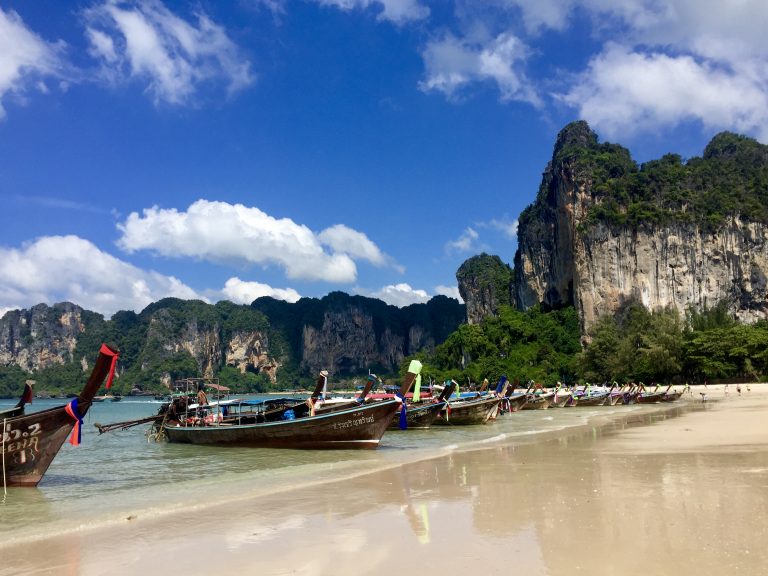 Praia de Ao Nang, na Tailândia