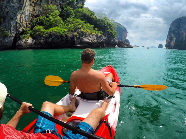 Caiaque em Tonsai Beach, na Tailândia