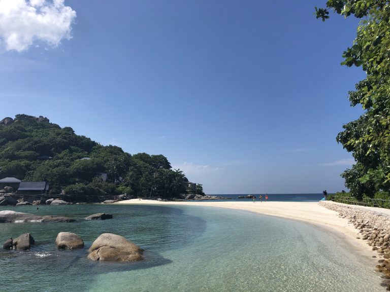 Águas cristalinas de Koh Nang Yuan, na Tailândia