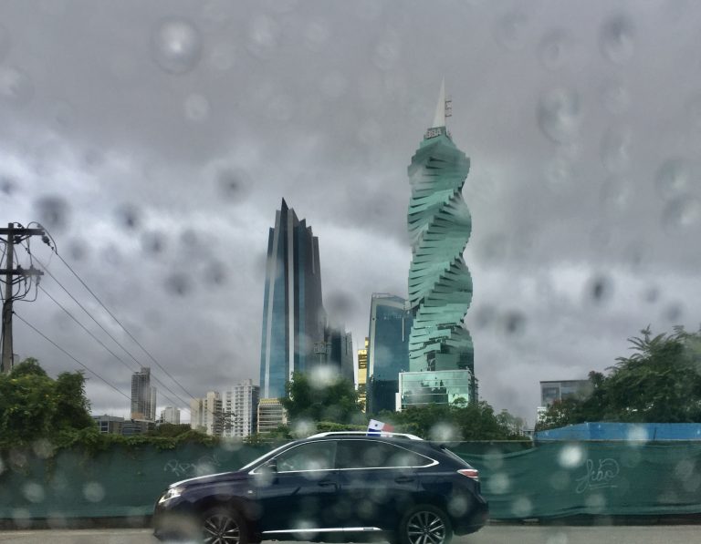 Prédio parafuso na Cidade do Panamá