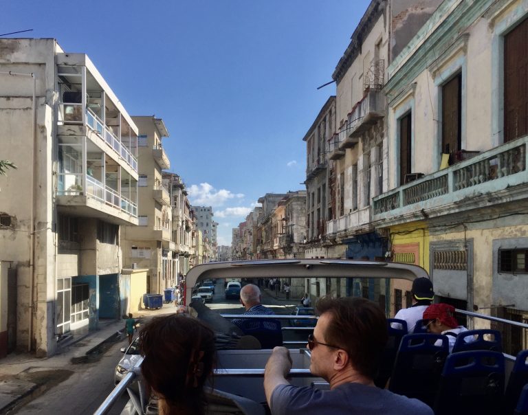 Ônibus hop on hop poff em Havana