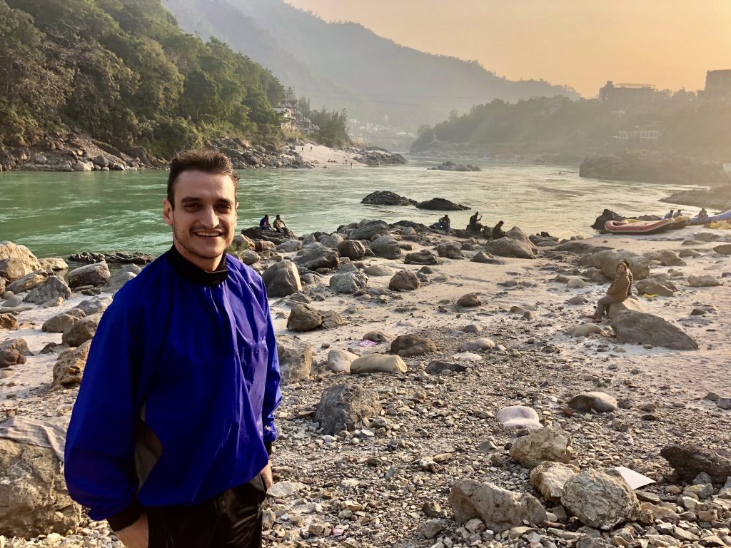 Rio Ganges limpo Rishikesh, na Índia