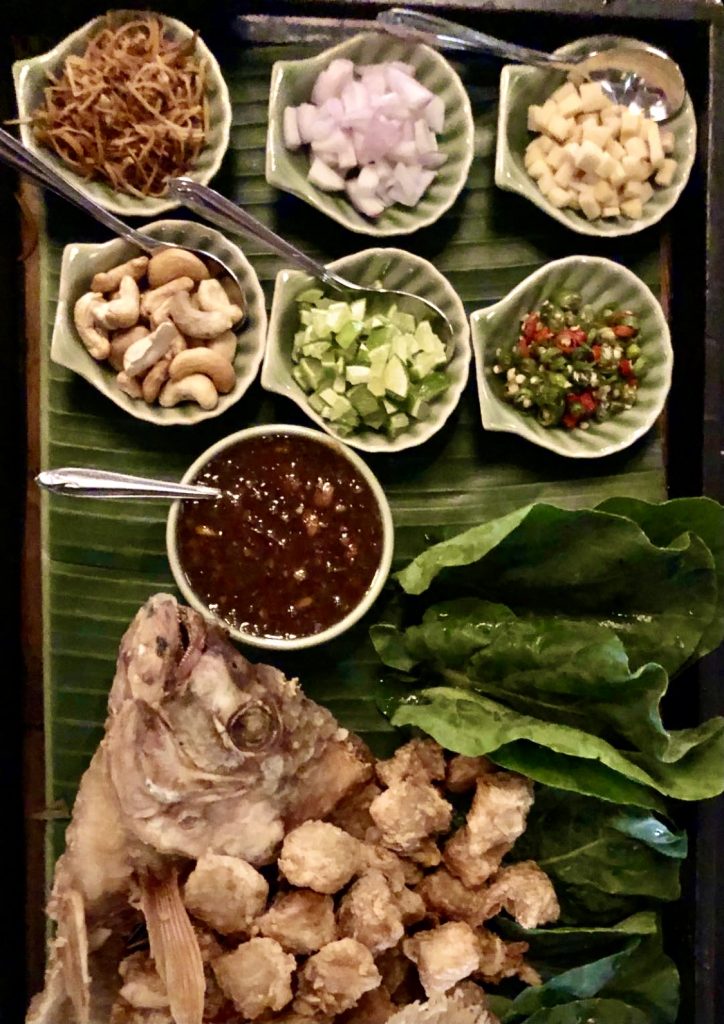 Mieang Pla Tub Tim prato tailandês