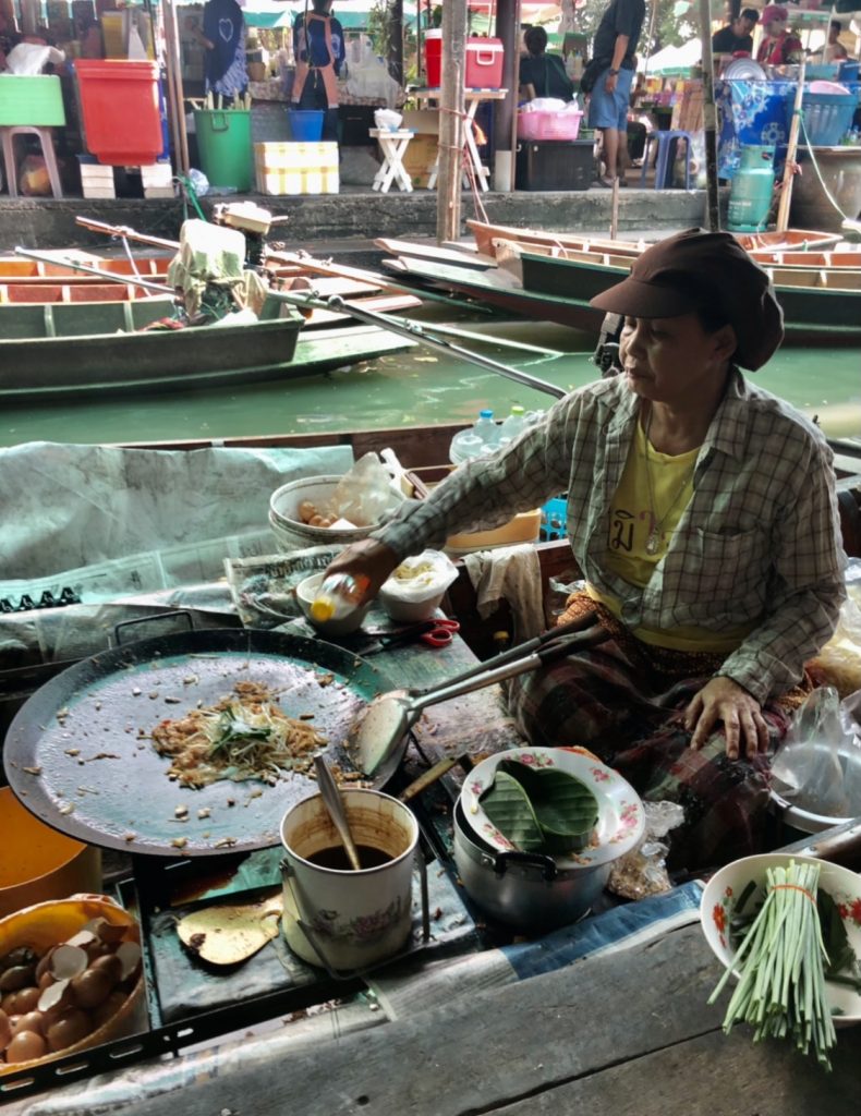 mercado flutuante pad thai