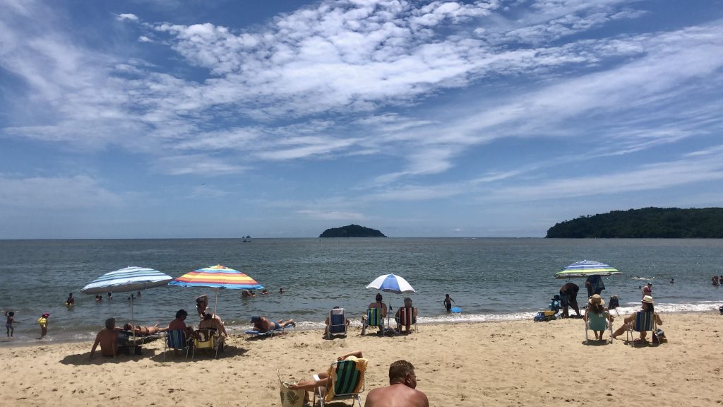 Praia central de Balneário Piçarras, SC