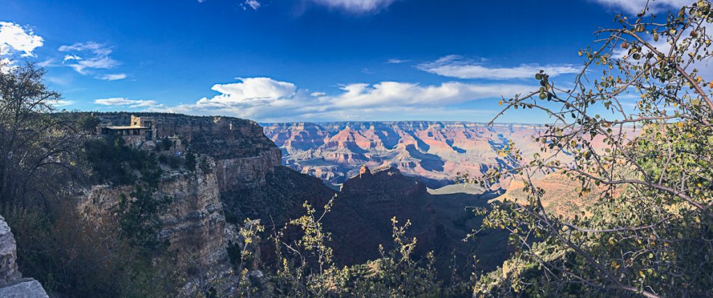 Centro de visitantes e vista panorâmica do Grand Canyon.
