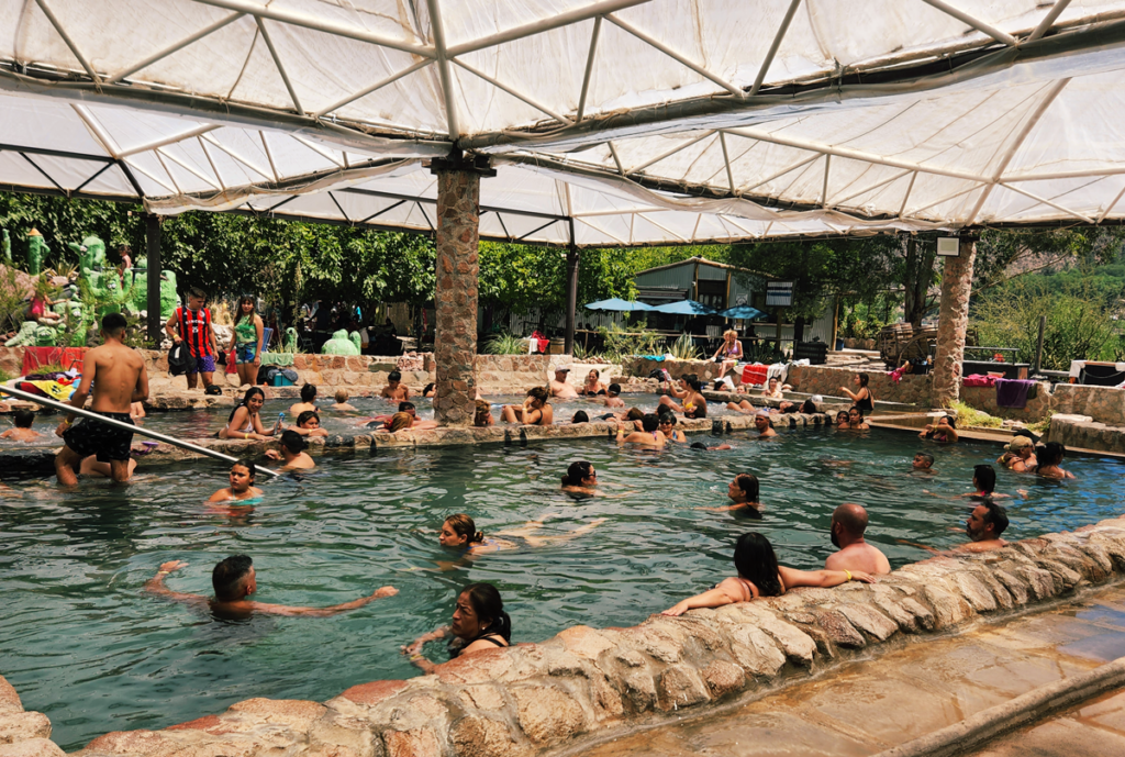 Piscina termal em Termas de Cacheuta em Mendoza.